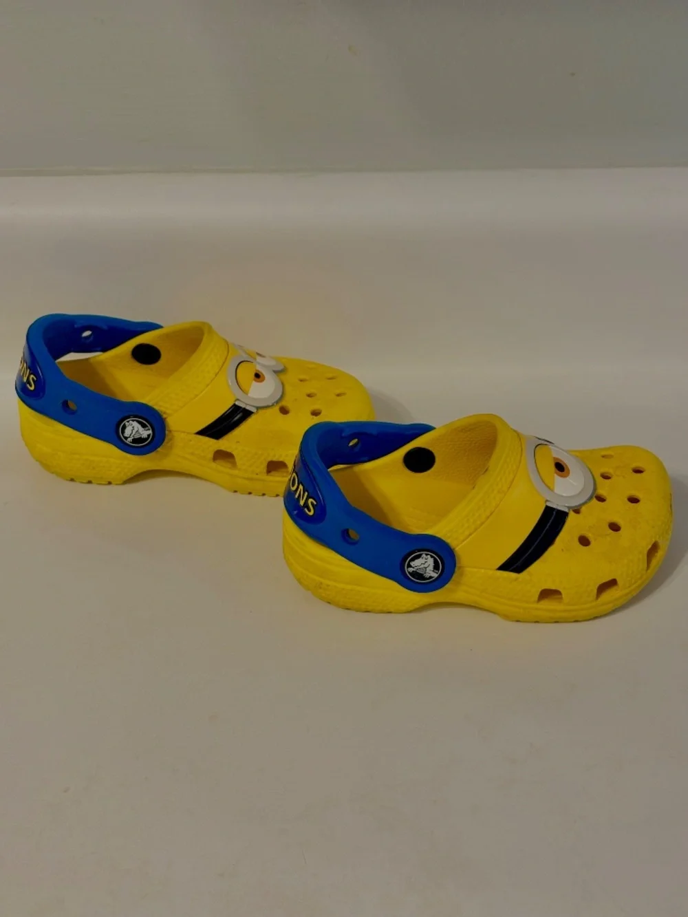 Crocs Classic Clog Despicable Me Minions Fun Lab Kids Shoes Sandals Sz 7 Unisex